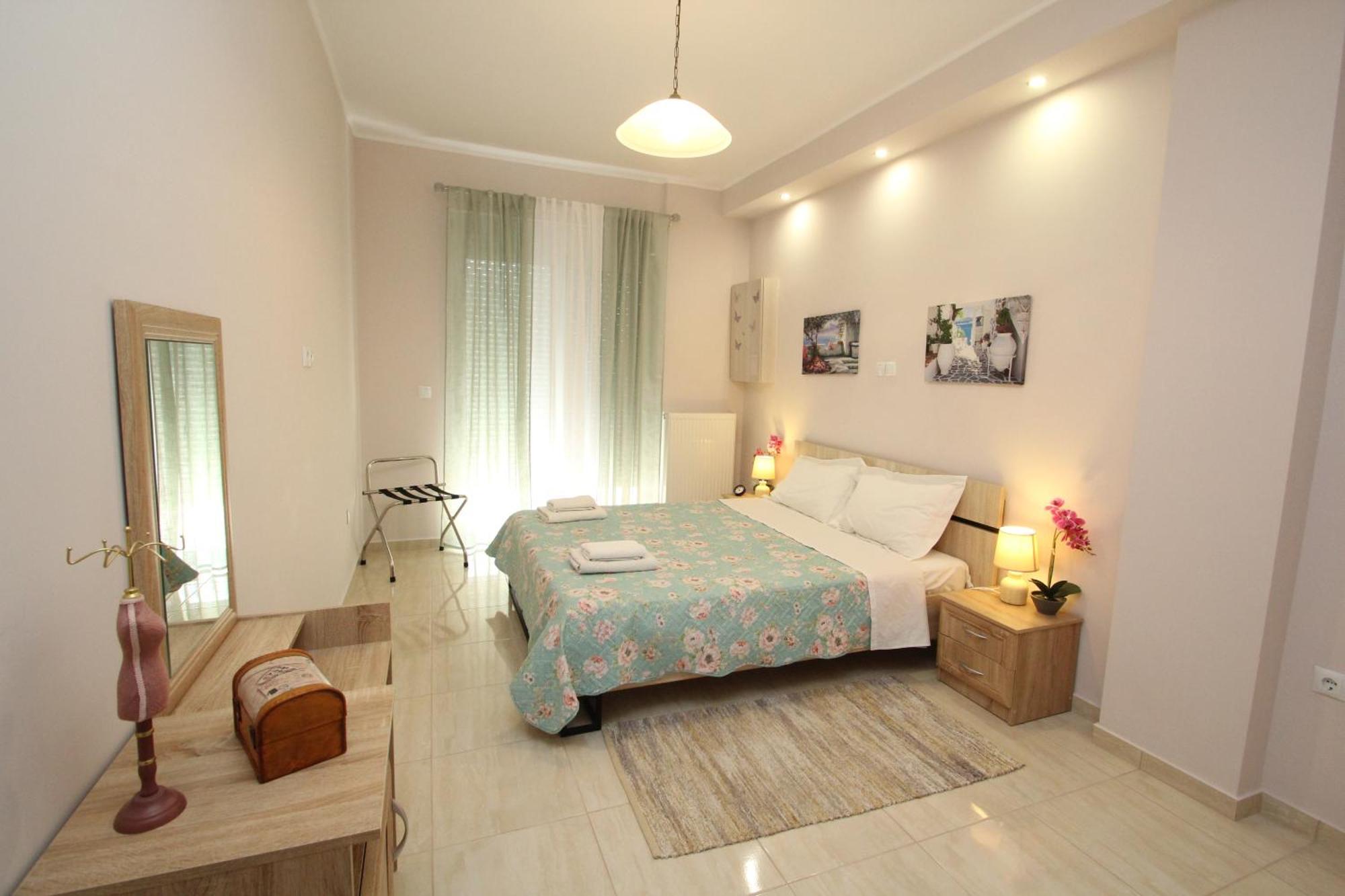 Filoxenia Apartment 아르테미다 외부 사진