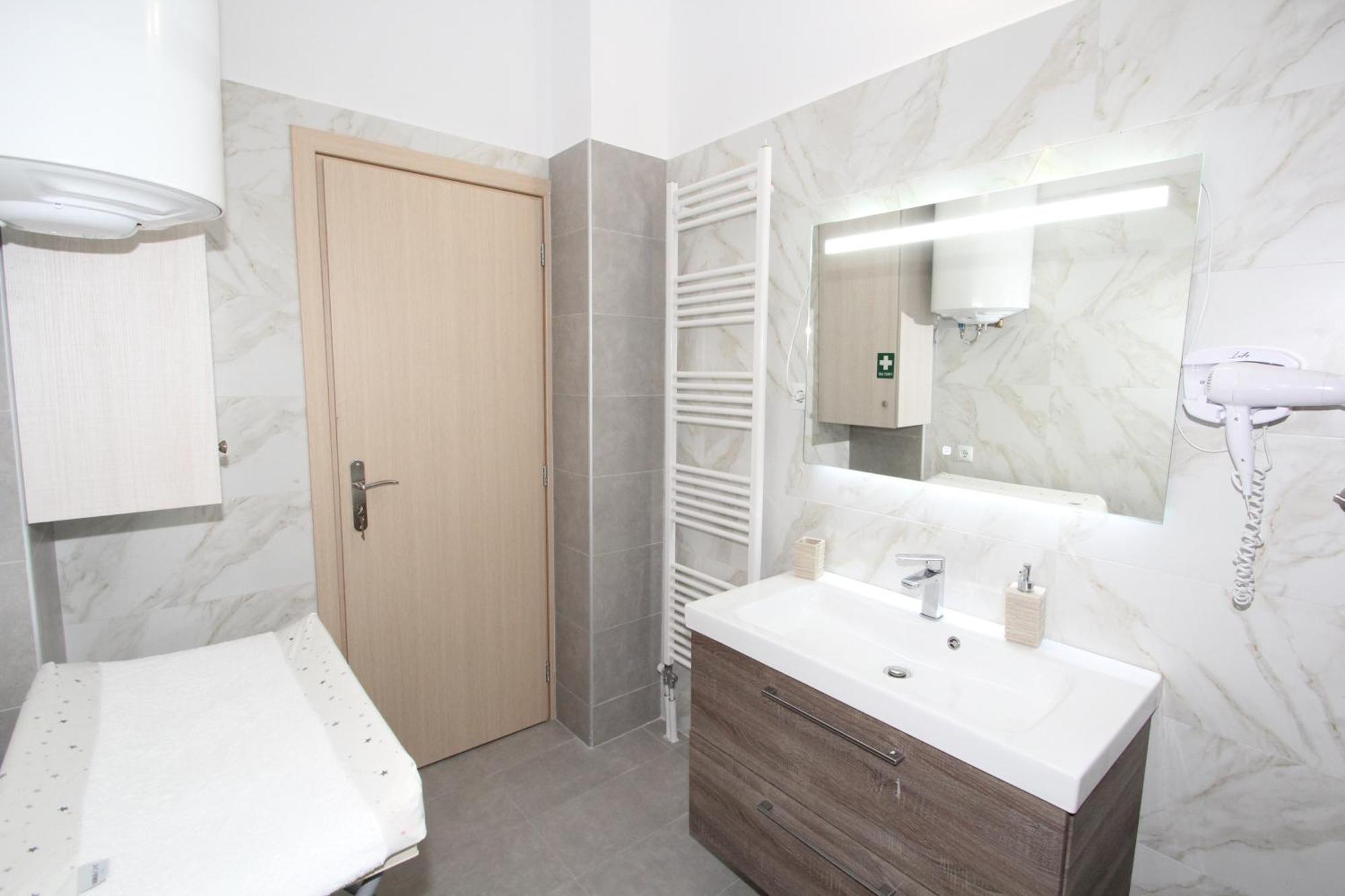 Filoxenia Apartment 아르테미다 외부 사진