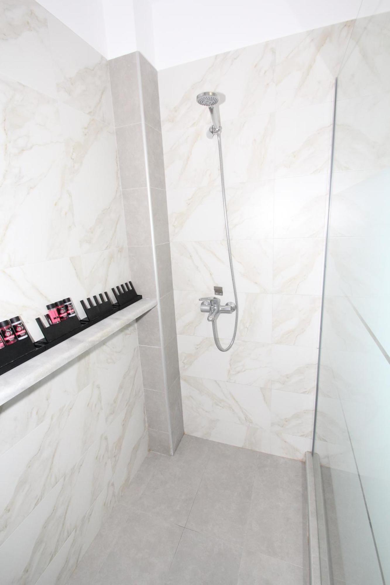 Filoxenia Apartment 아르테미다 외부 사진