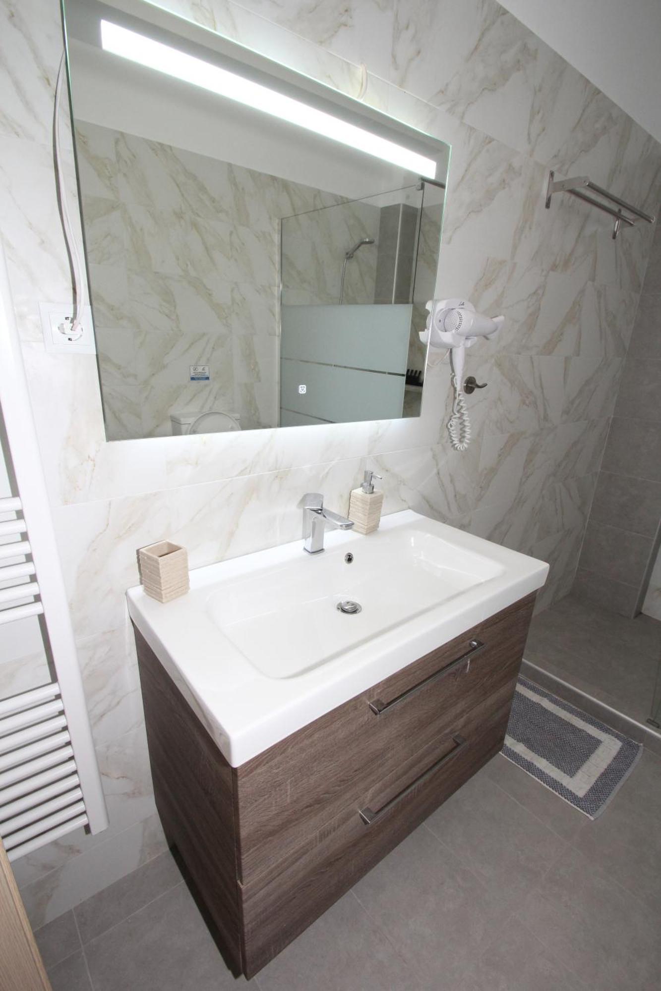 Filoxenia Apartment 아르테미다 외부 사진